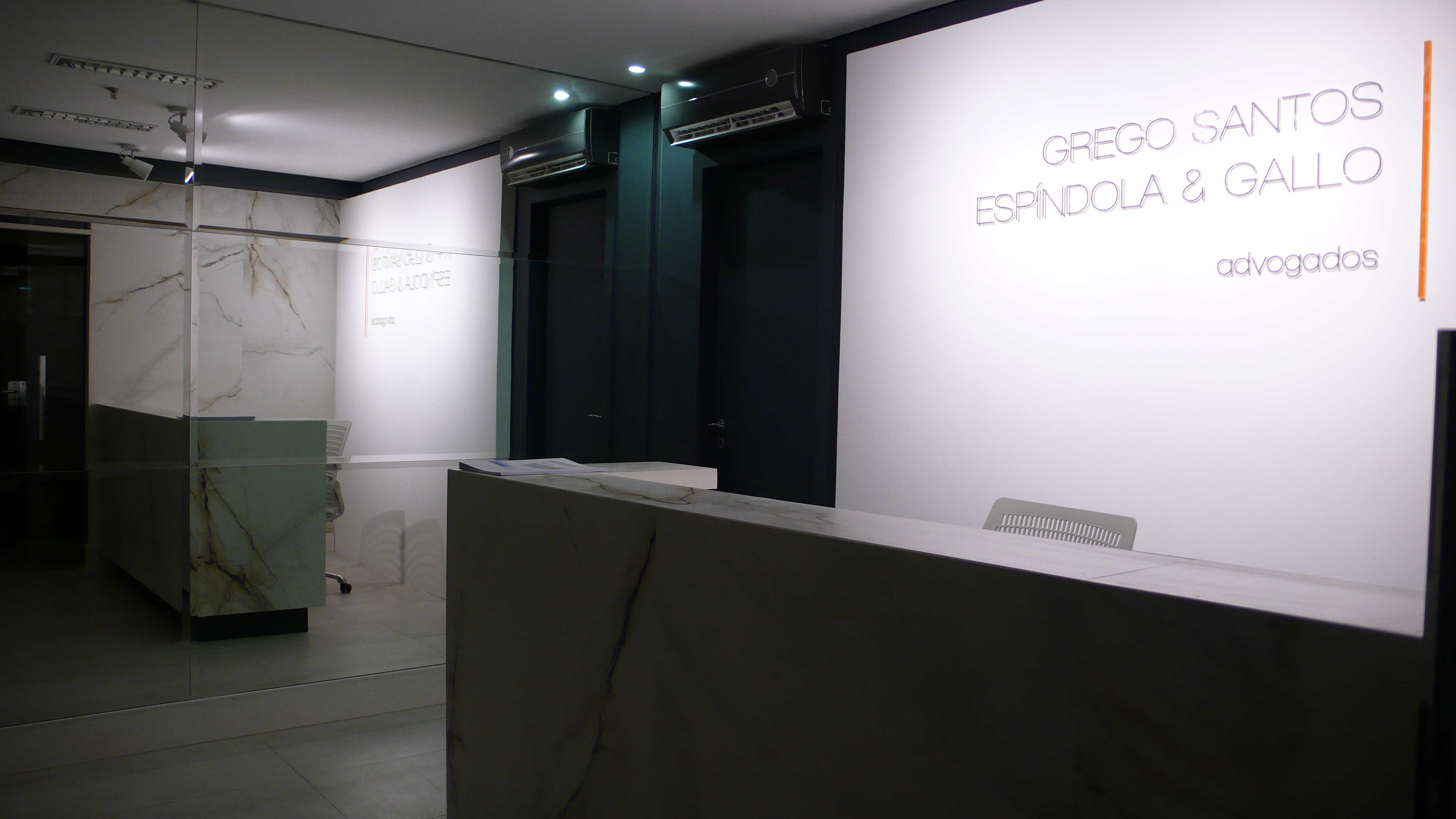 年轻律师的专业办公室设计-13