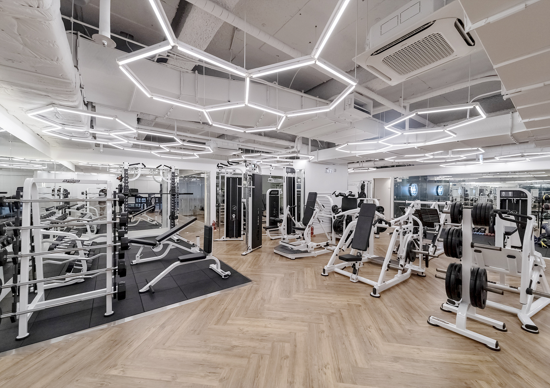 简约时尚的 88 平米 filates&PT 专卖店设计-4