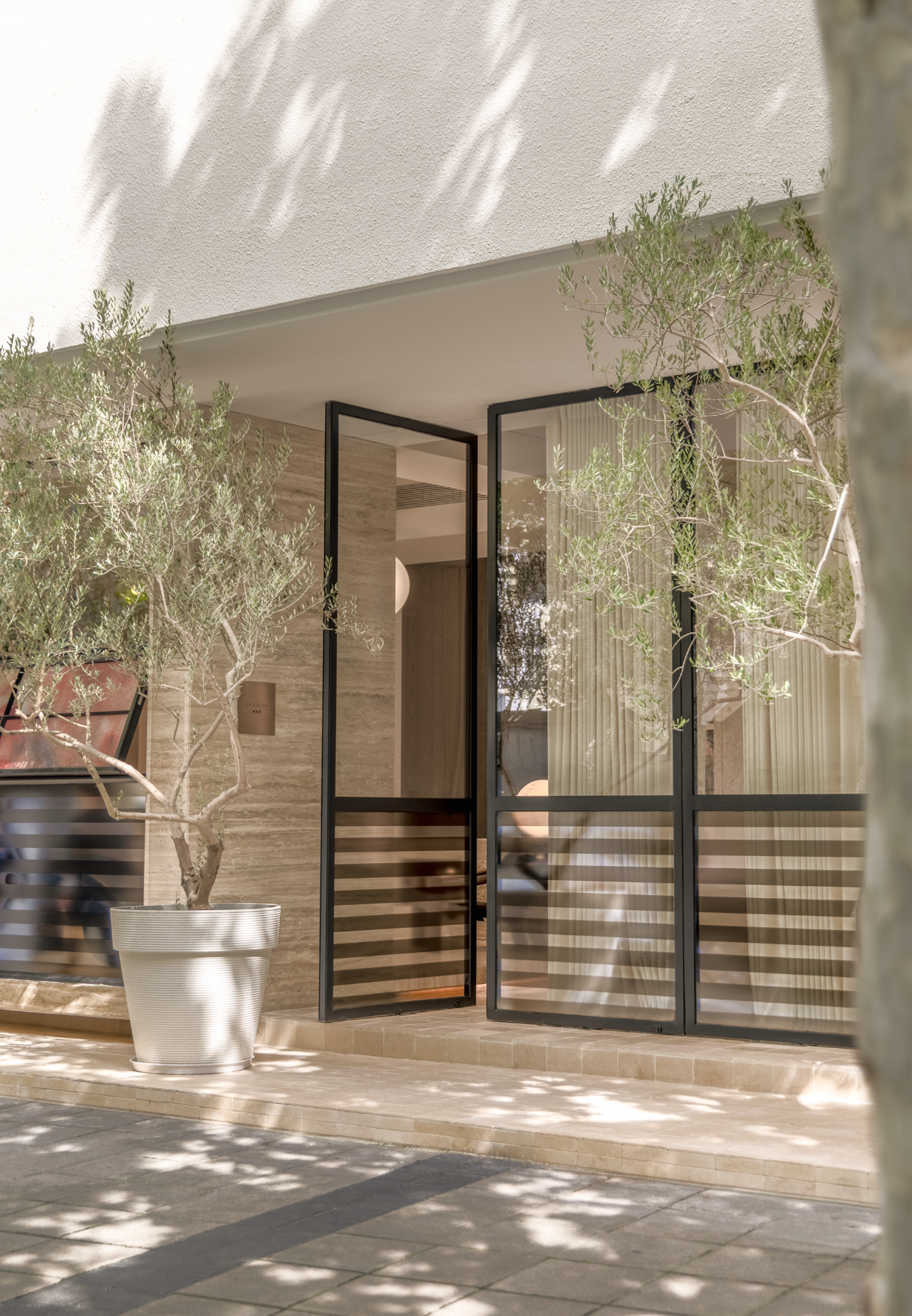 新作 · 上海梧桐树下的家居画廊（CORALLO HARA）丨中国上海丨珊瑚居艺术空间-1