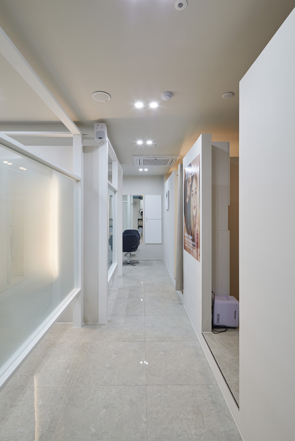 30 平米极简美容院，现代风格的魅力展示-9