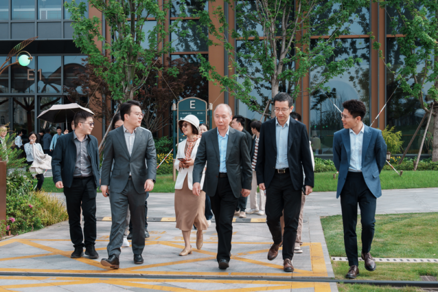 学会组织华为练秋湖研发中心现场观摩及技术交流会顺利举行-21