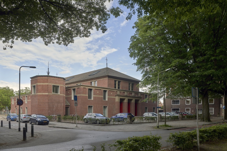 Vredeskerk 教堂住宅 | 现代与传统的完美融合-3