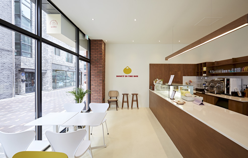 白色木屋 | 极简与自然的完美融合-9