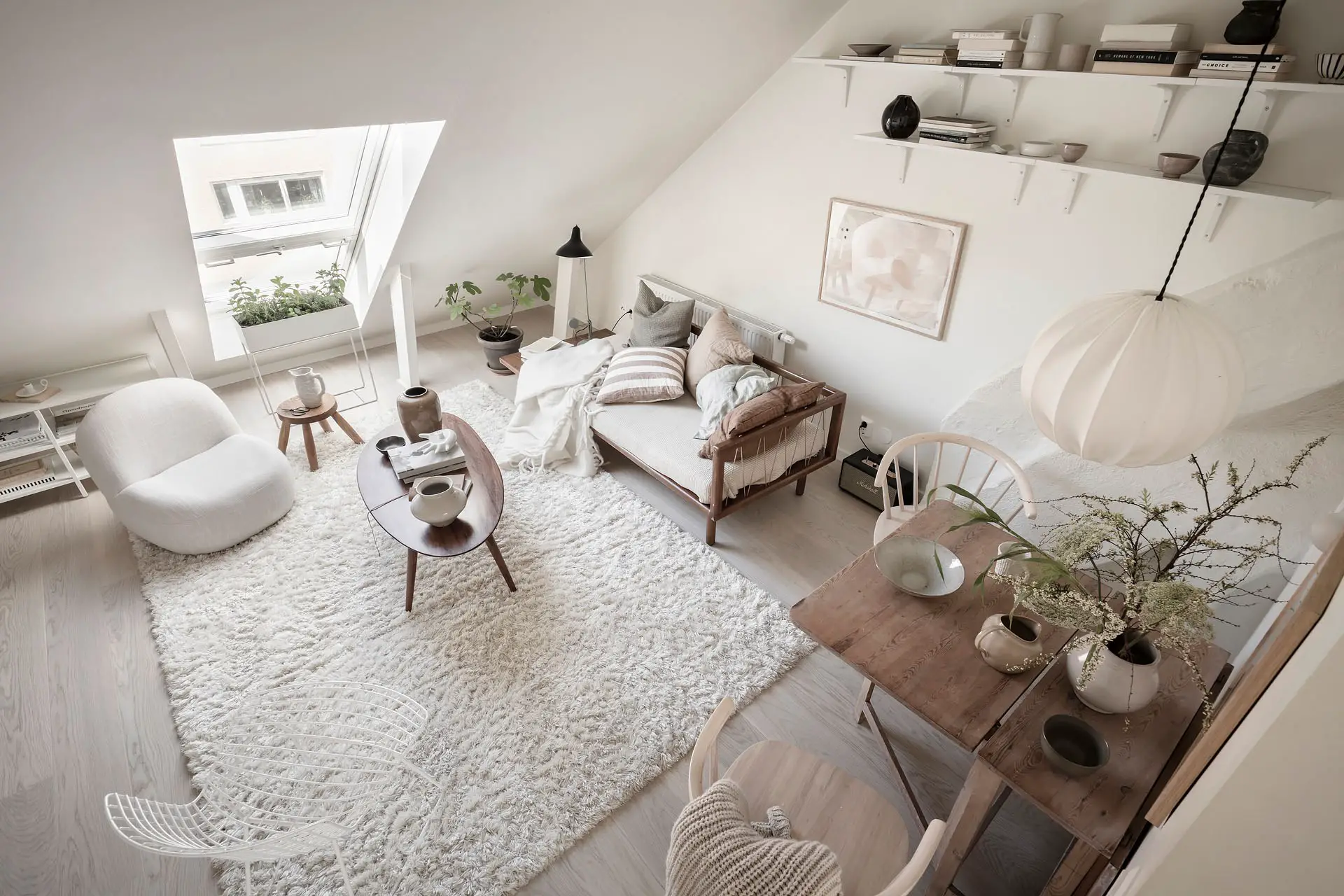 28 平米独特屋顶公寓,融入斯堪的纳维亚设计的现代魅力-1