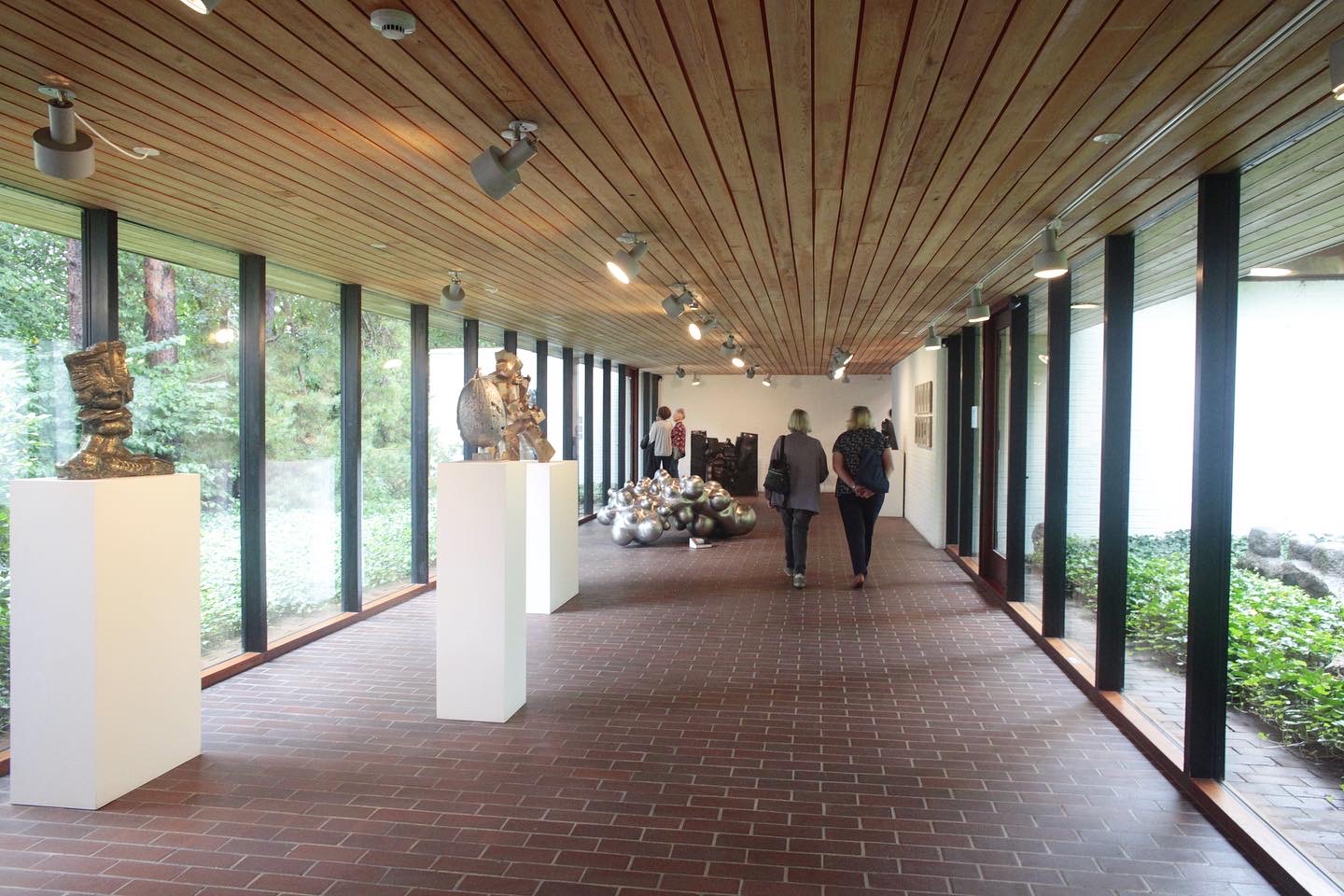 デンマークの海岸線に位置する世界一美しいと称される環境に溶け込む美術館「ルイジアナ美術館」 - #casa-31