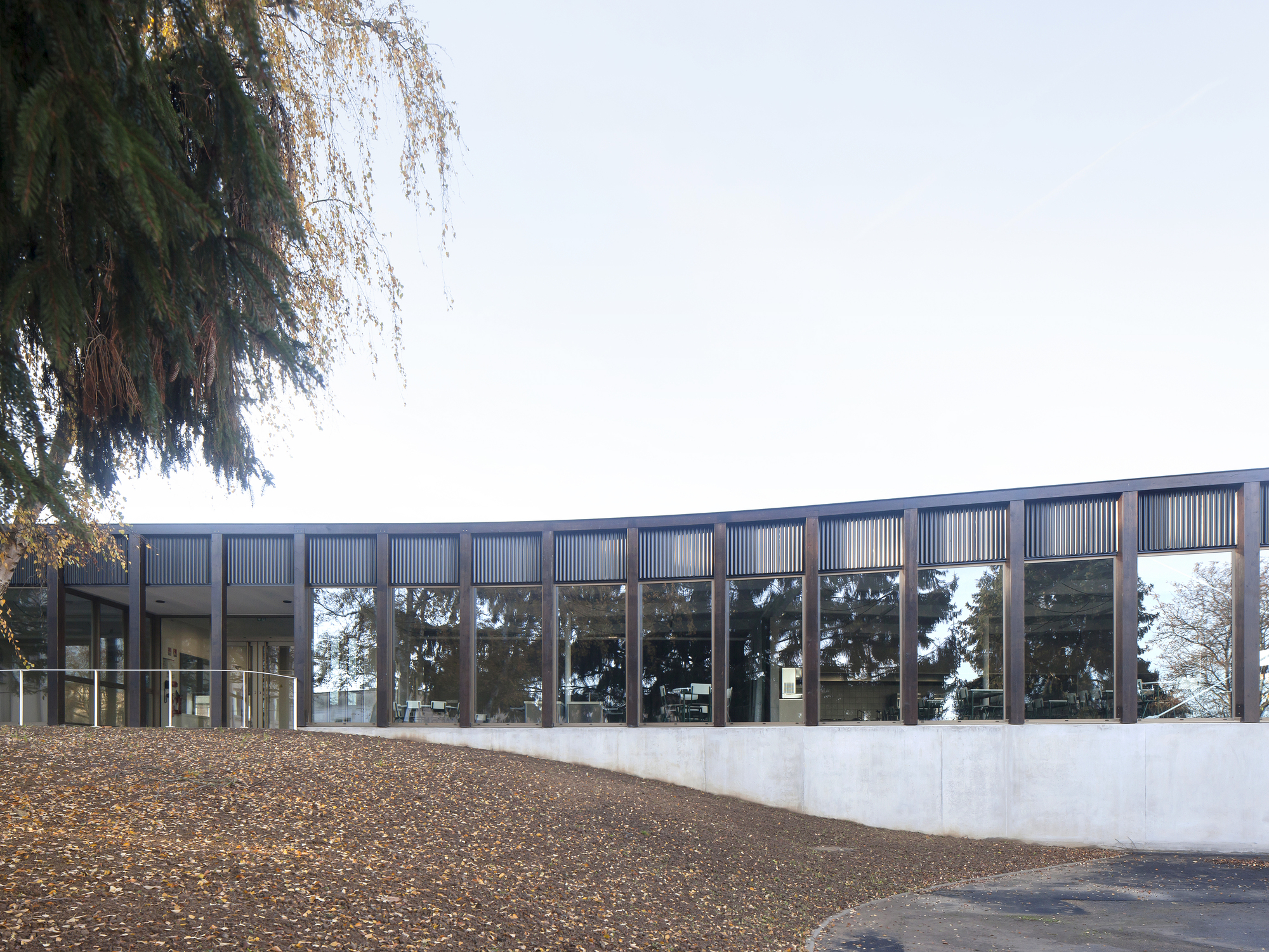 School Cafeteria and Multipurpose Room  / LT2A-25