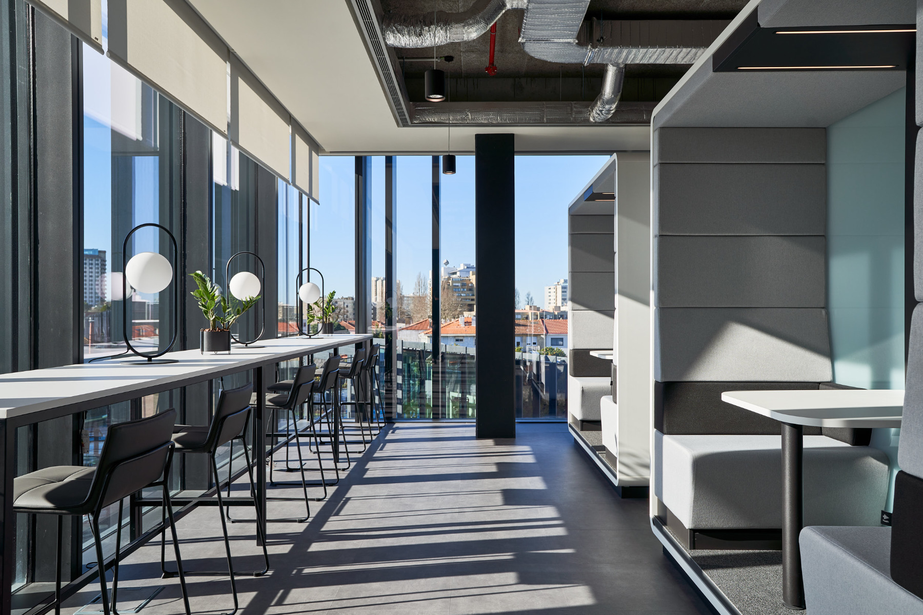 A LOOK INSIDE CHECKOUT’S NEW PORTO OFFICE - OFFICELOVIN'-2