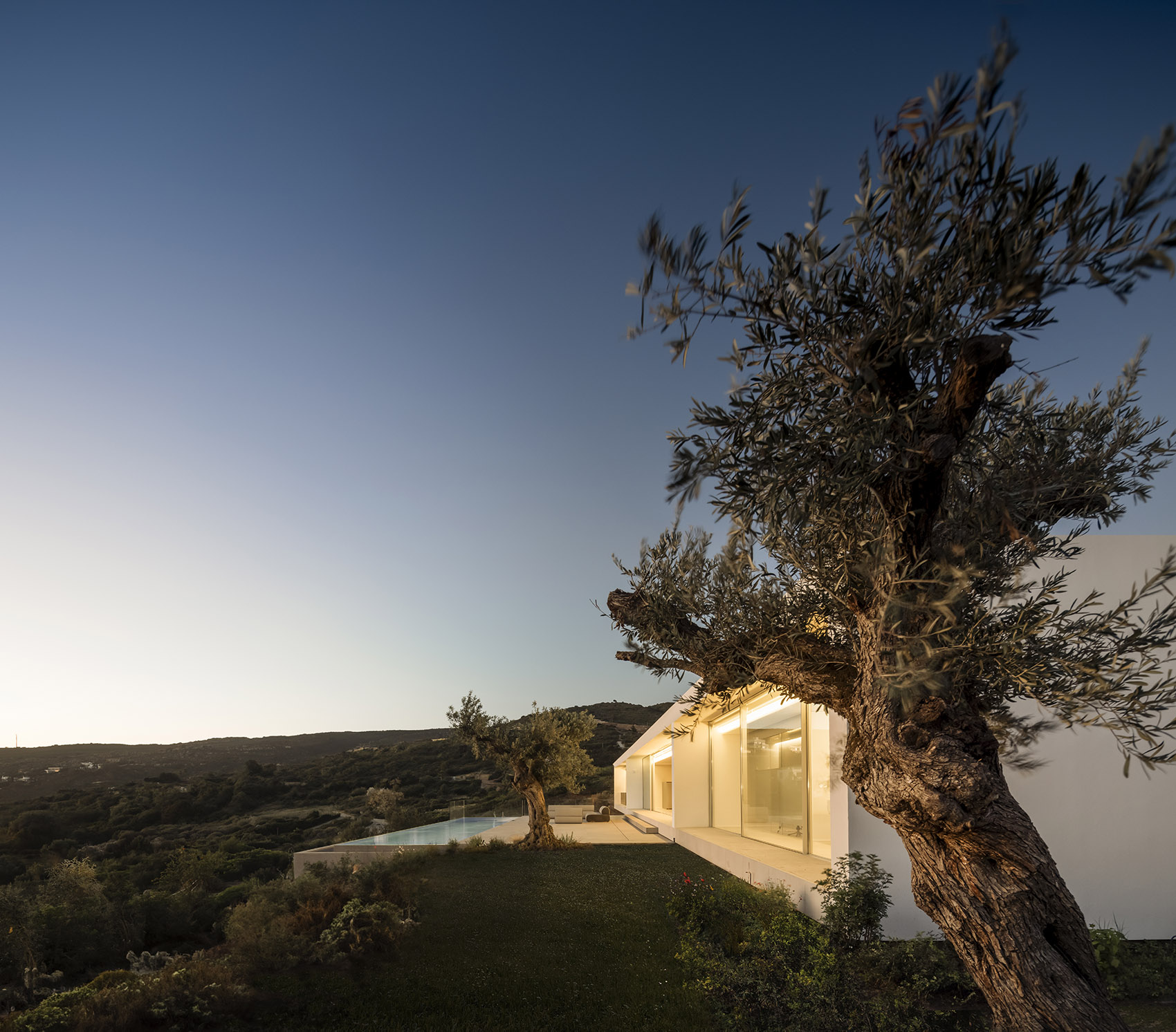 空中之屋 · 嵌入山体的宁静海景住宅丨Fran Silvestre Arquitectos-118