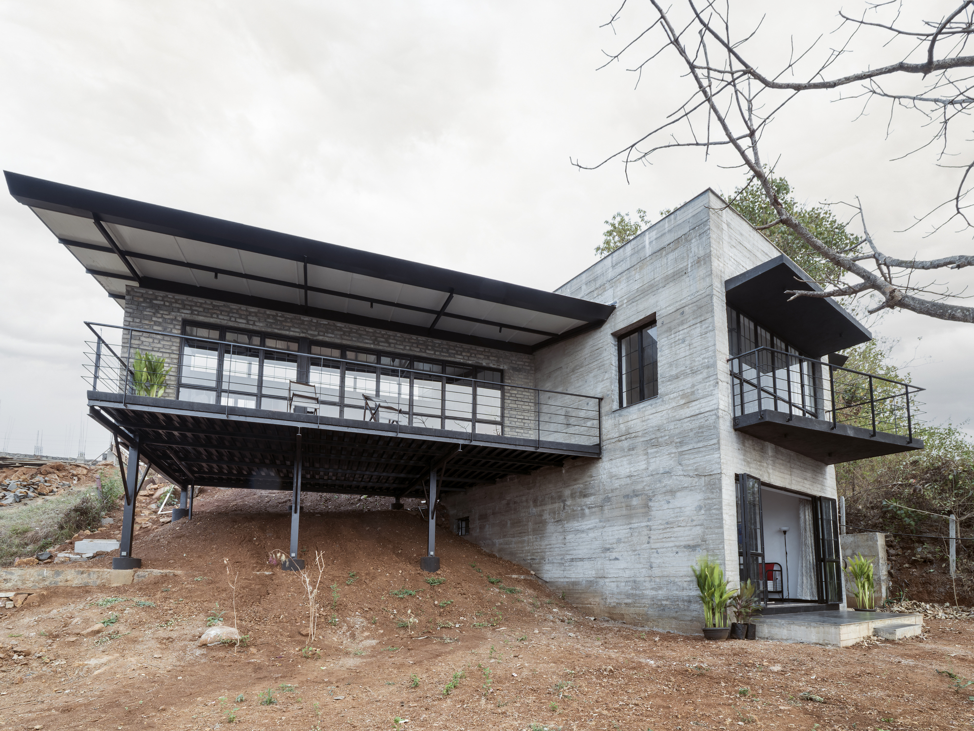 倾斜的房子或歪斜的房子丨印度丨Red Brick Studio-11