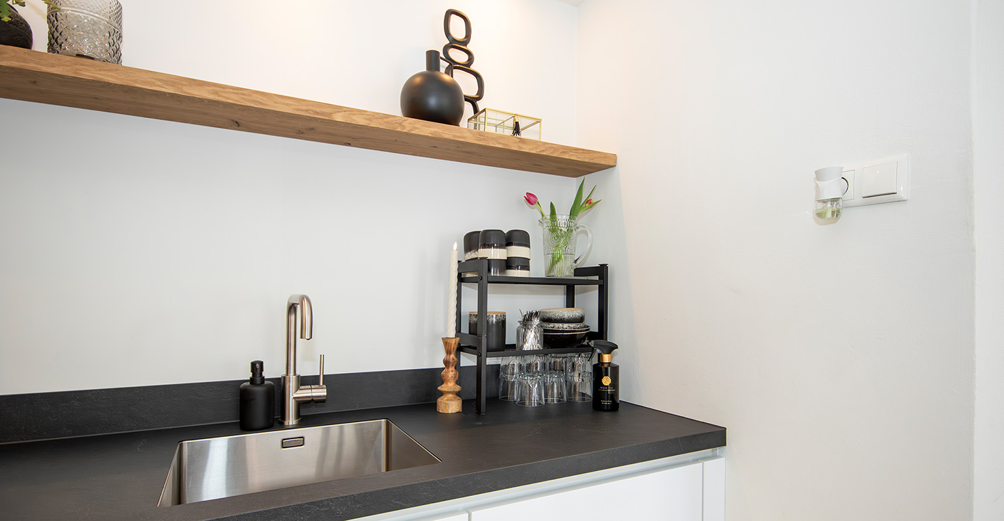 Harderwijk白色无吊柜厨房设计项目丨DB Arma Keukens en Sanitair-41