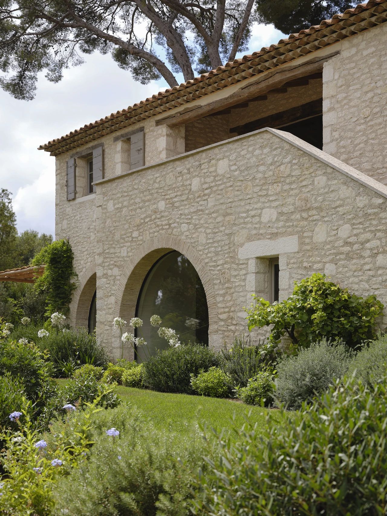 法国南部山间别墅Les Jours Heureu·丨Caprini  Pellerin建筑事务所-3