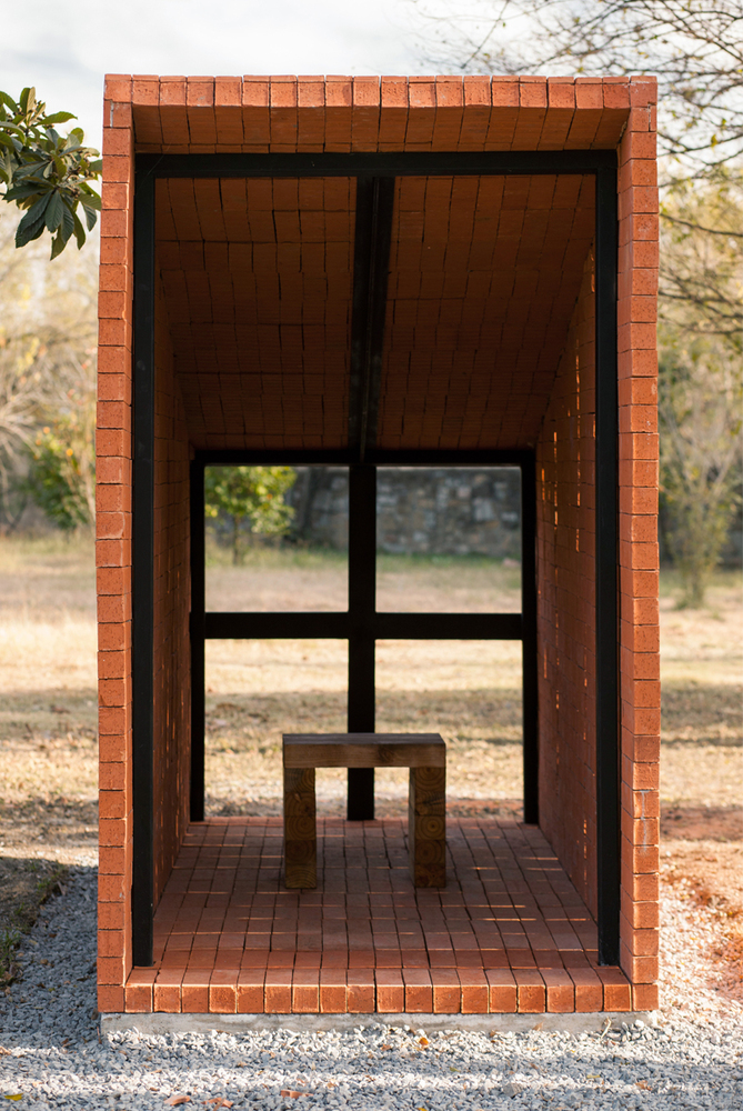 1200 片红砖构建的冥想小教堂-31