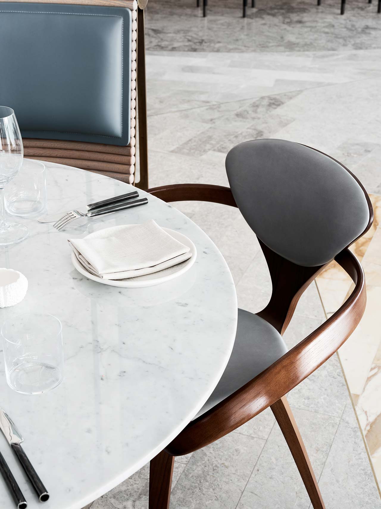 迪拜歌剧院“肖恩康诺利”餐厅丨阿联酋迪拜丨悉尼亚历山大工作室-17