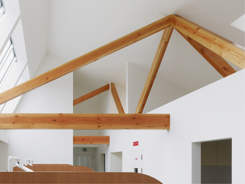 巨型天窗的牙医诊所丨日本广岛丨大石雅之建筑设计事务所-6