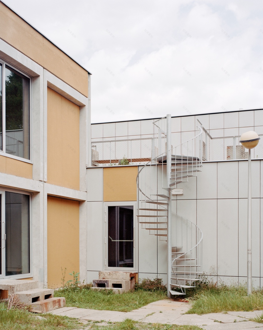 虚拟 DOS 机(WVDM)活实验室
注:WVDM 是 Windows Virtual DOS Machine 的缩写,常见释义为Windows 虚拟 DOS 机 ,这里根据习惯稍作译文精简Living Lab通常译为活实验室 ,是一种创新的研究方法和实践模式 丨比利时丨MAKER architecten-14