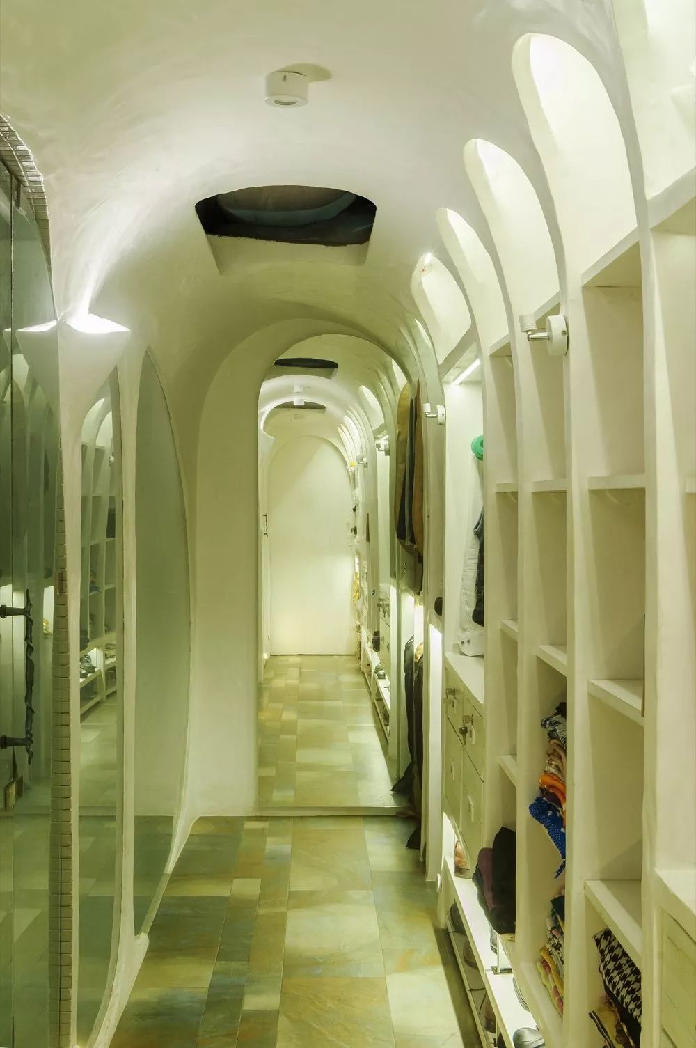 孟买野生公寓 | 植物环绕的有机设计-25