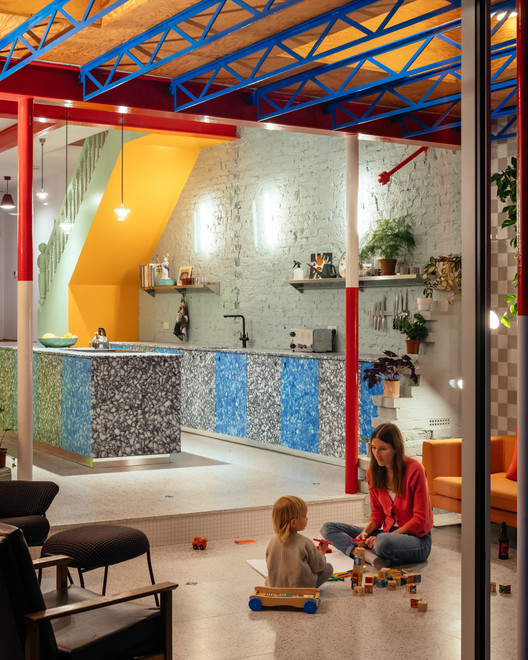 色彩斑斓的“山景房” · 英国伦敦的现代家庭住宅设计丨CAN-21