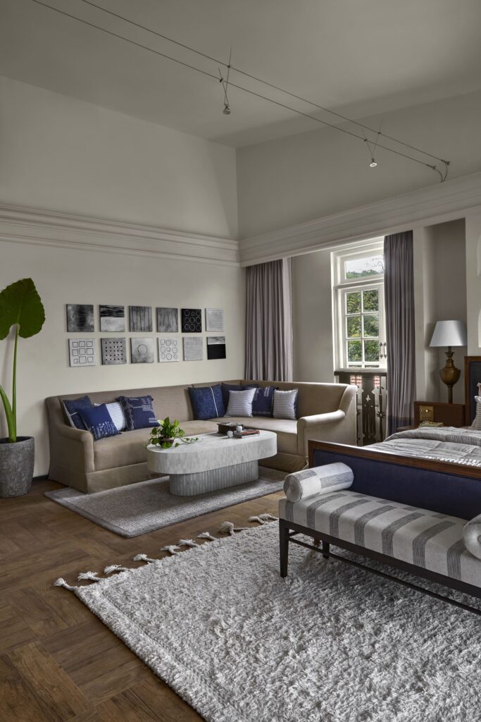 鸡蛋花庄园

注：Frangipani常见指鸡蛋花 ，Estate有庄园、地产等意思，结合语境这里翻译为鸡蛋花庄园较为合适 丨FADD Studio-52