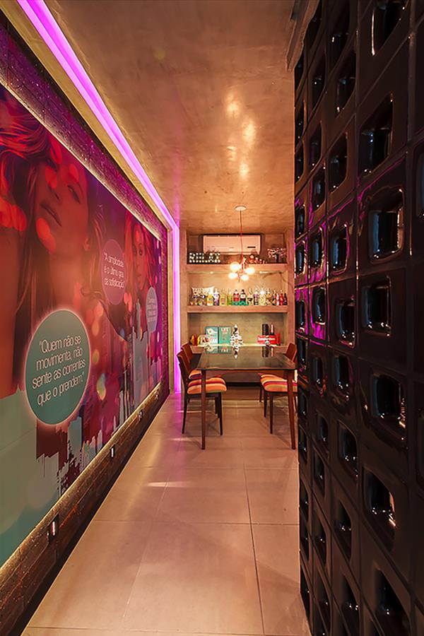 巴西建筑师公寓 | 工业风与自然元素的完美融合-1