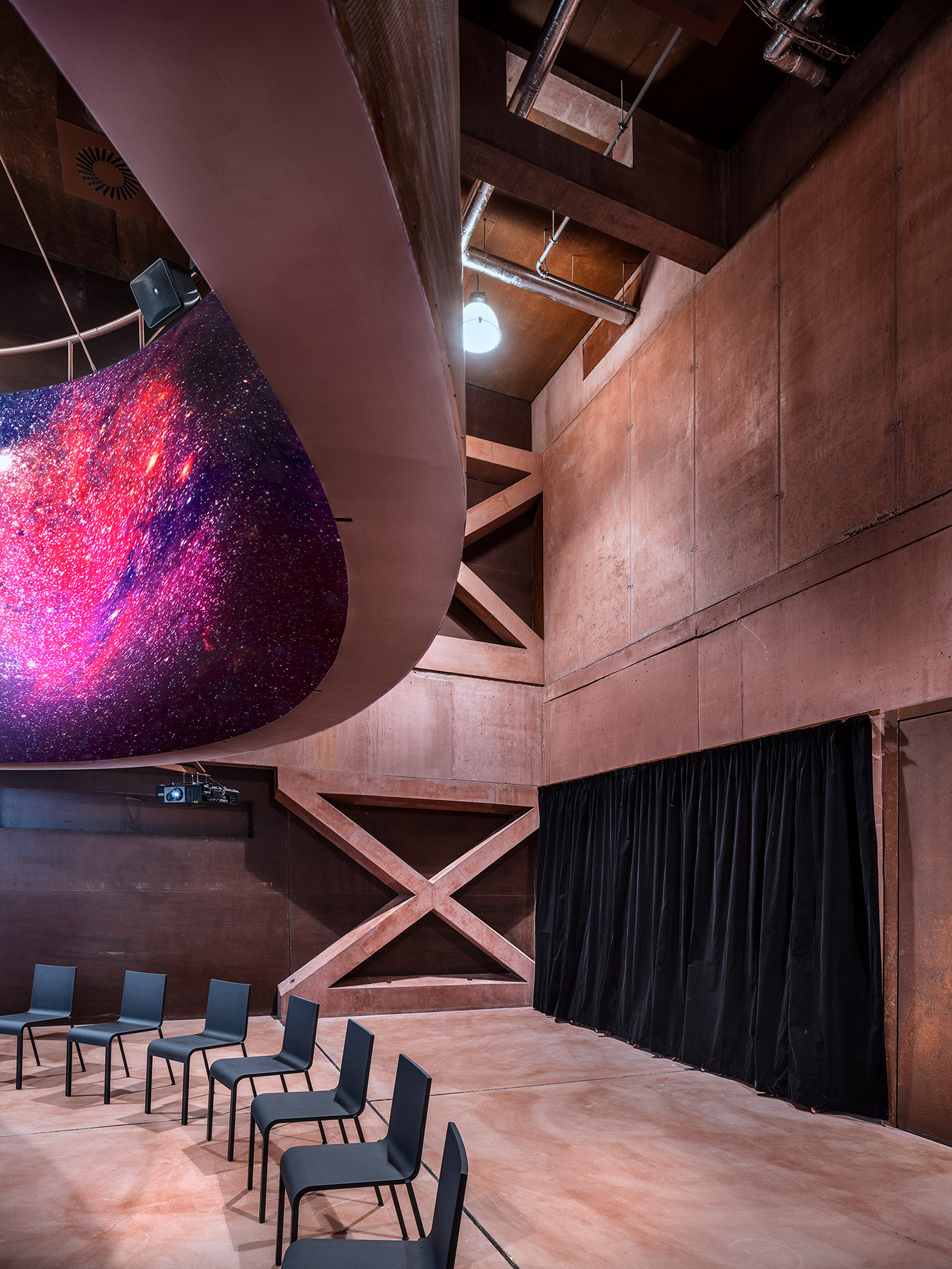 新舊共榮的城市典範：捷克舊磨坊改造，融合藝廊、教育中心、市民共享的文化場域 | FAM-56