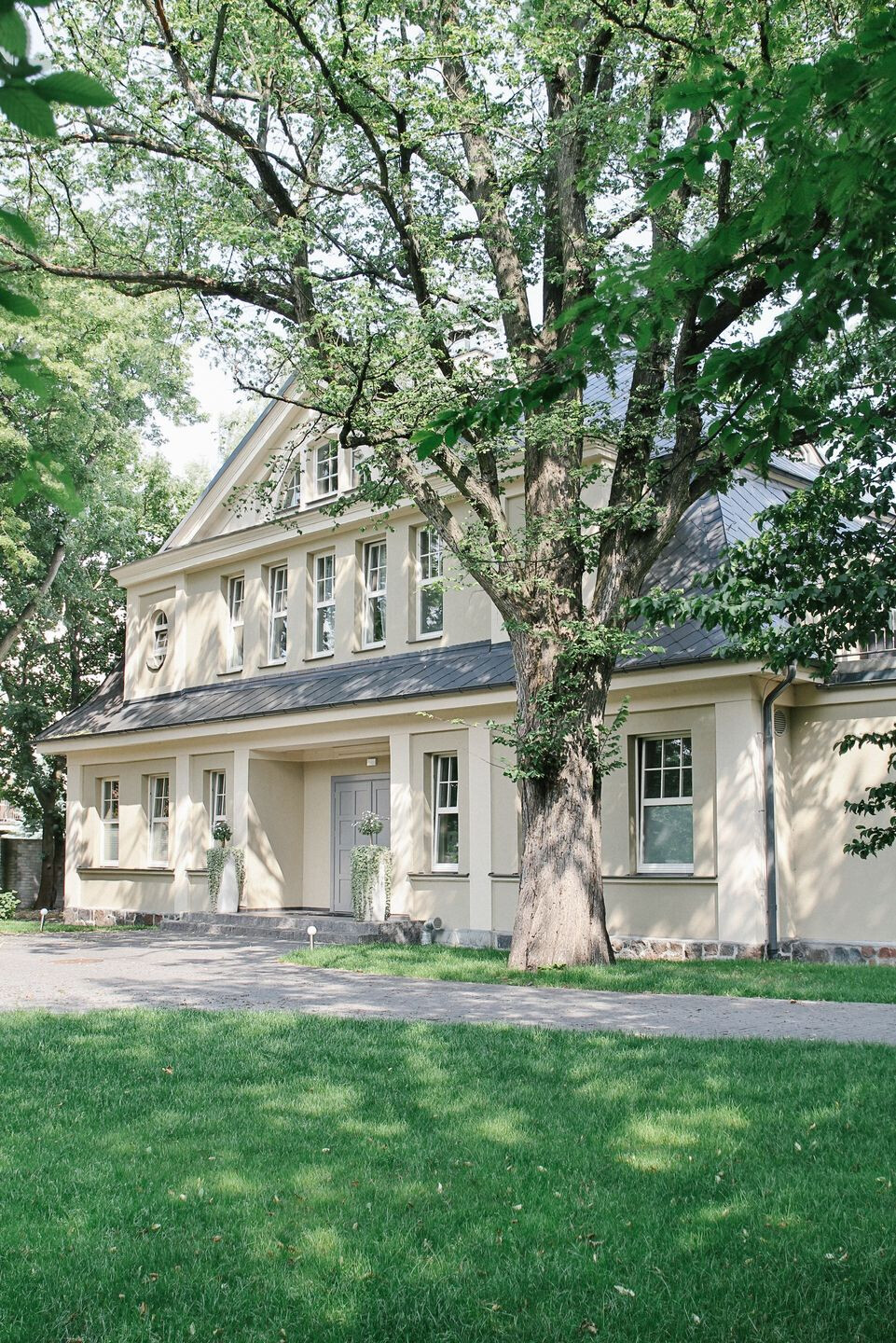 波兰历史建筑中的现代酒店设计-15