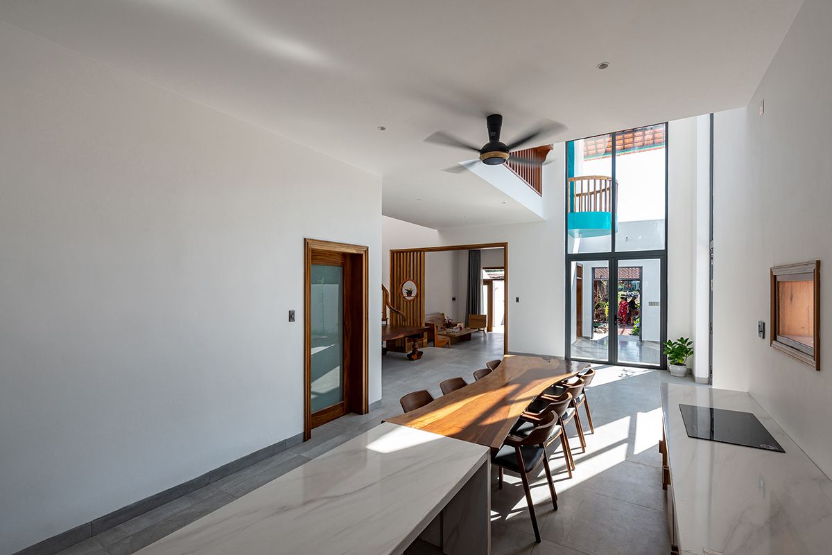 越南 Song Hinh 住宅 | 融合室外景观与室内设计的现代家庭住宅-24