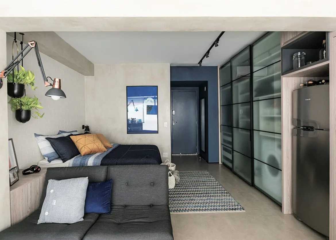 巴西 34m2 时尚简约工作室，色彩鲜明分区巧妙-6