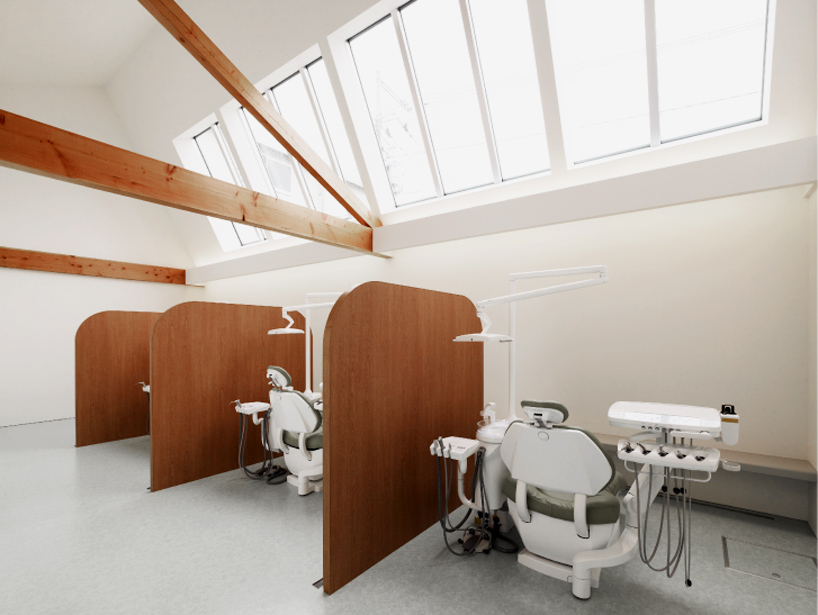巨型天窗的牙医诊所丨日本广岛丨大石雅之建筑设计事务所-2