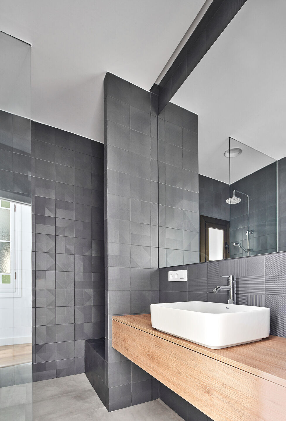 巴塞罗那二层公寓的翻新设计-9