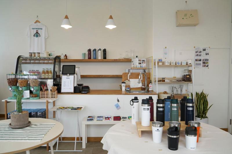 白色与木纹的温馨小物商店-4