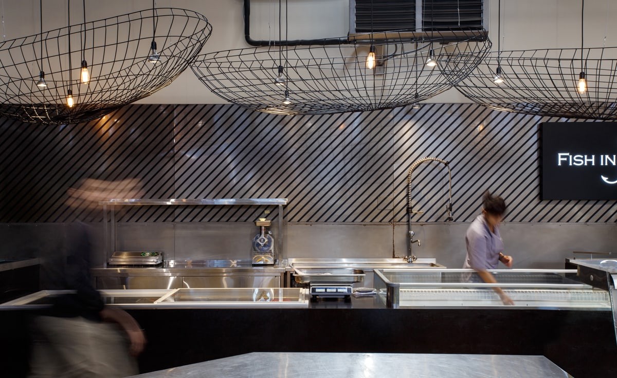 渔网灵感装饰的鱼店-9