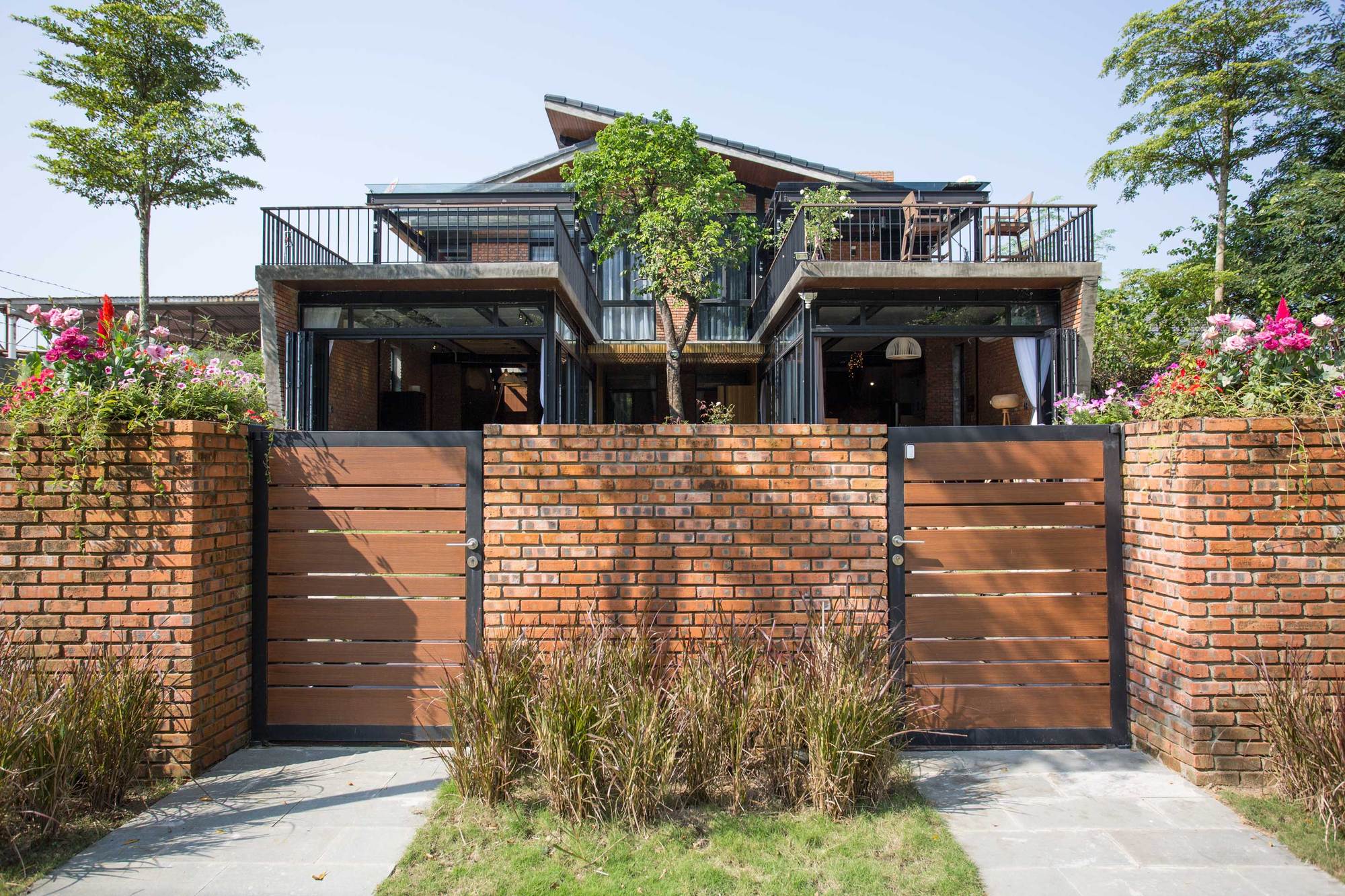 山间双户共享家园·Sơn Trà半岛自然美景中的简约别墅设计-1