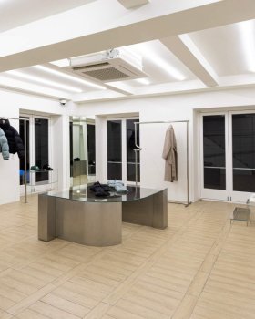 Blur Flagship Store_files丨Studio Unravels