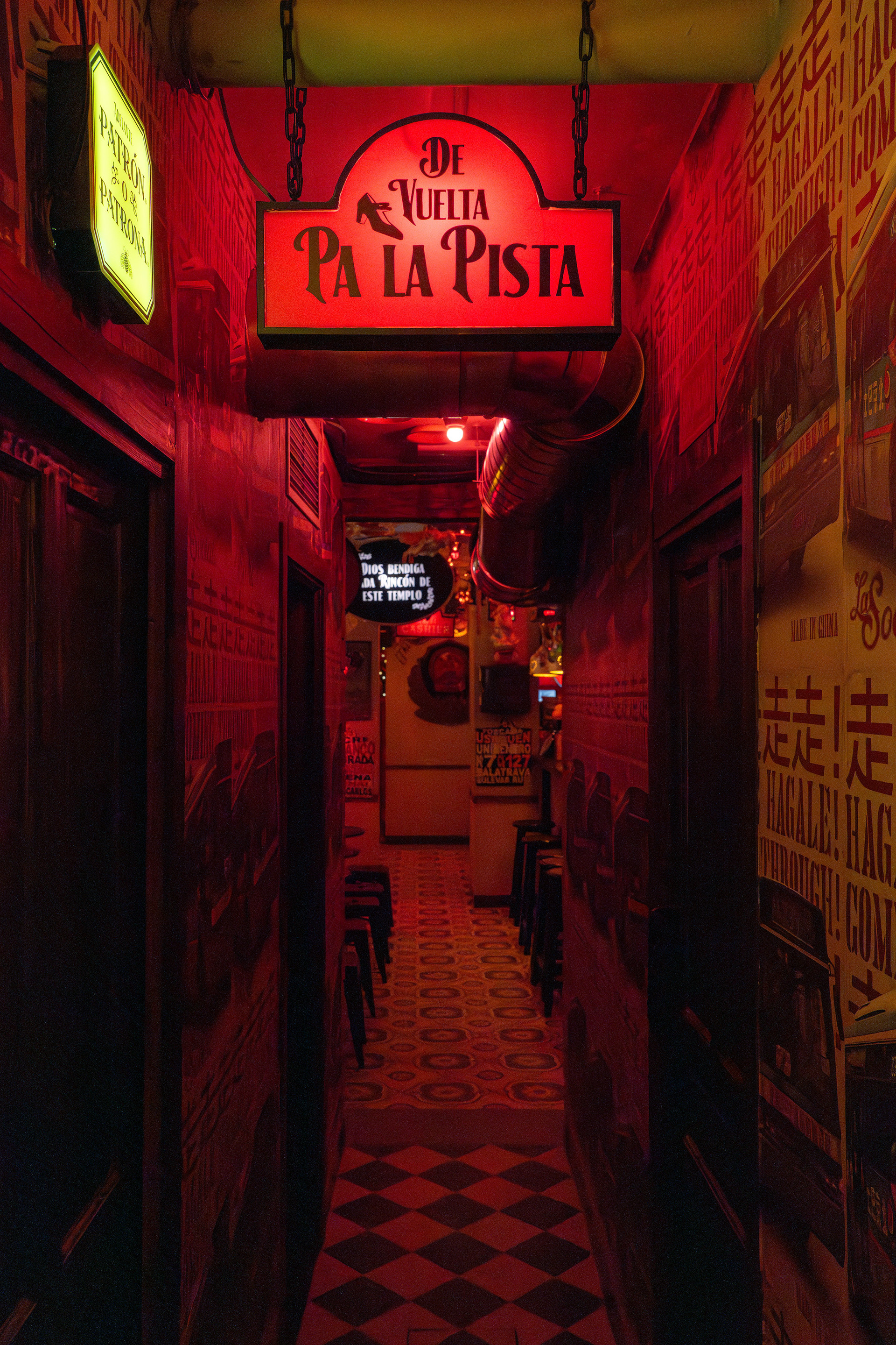 马德里社交俱乐部(注:在西班牙语里,la是定冠词,social有社交的意思 ,Madrid是马德里,LA SOCIAL MADRID有可能是马德里当地一个社交俱乐部之类的名称,这只是基于常见情况的推测) 丨西班牙马德里-23