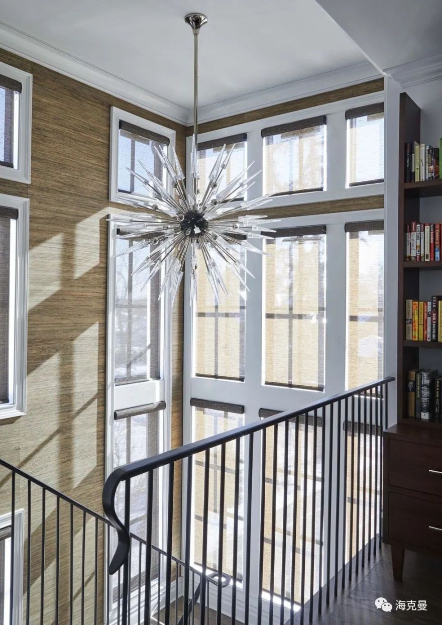 封面故事:丈夫喜欢极简,妻子爱繁复装饰?Hickory Chair 休闲椅一次满足两个愿望!-29