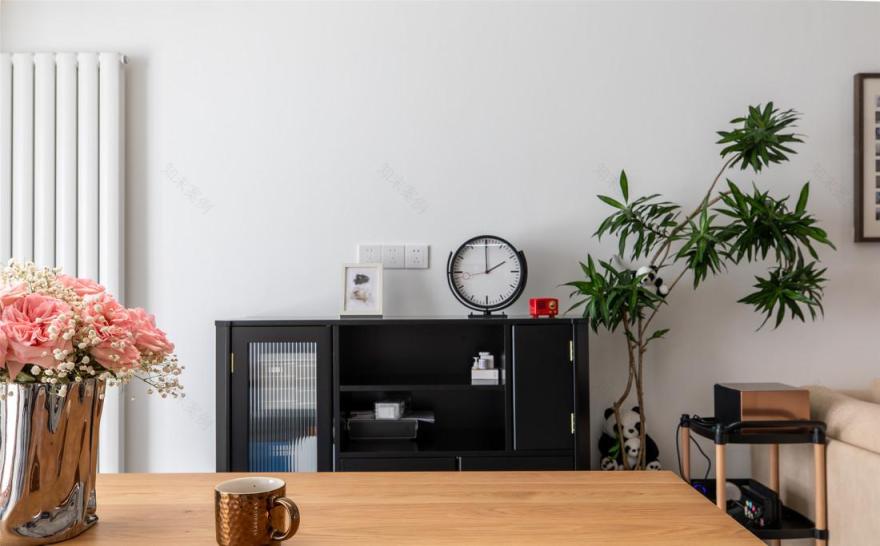 悬浮壁柜打造多彩客厅-17