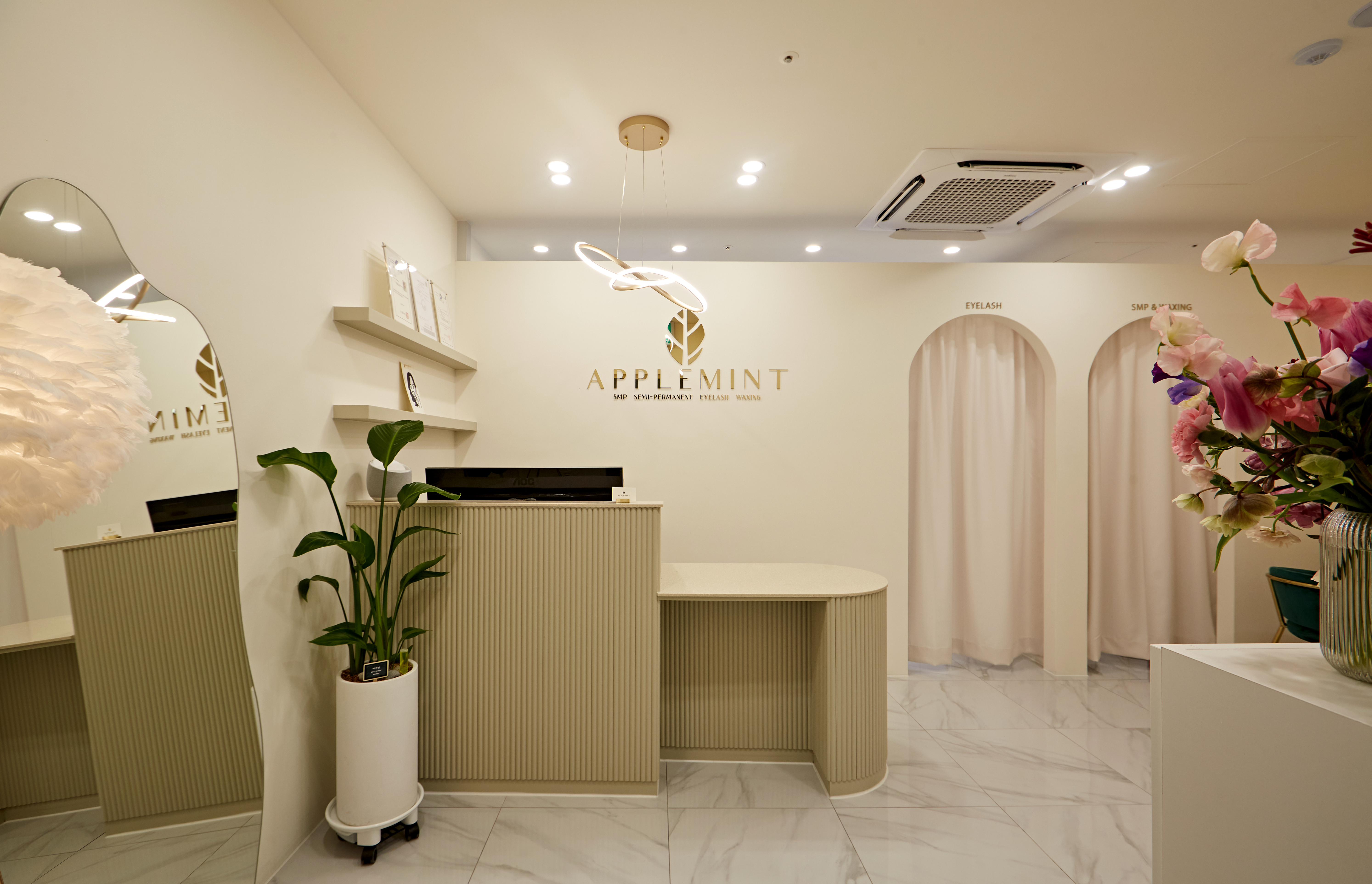 苹果迷你公寓 | 极简设计，10 平米视觉盛宴-2