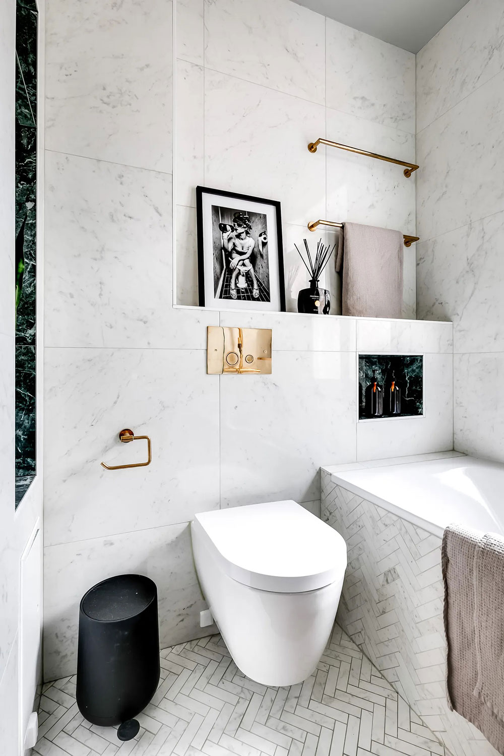 斯德哥尔摩 72 平米公寓，螺旋楼梯与玻璃隔间的完美结合-23