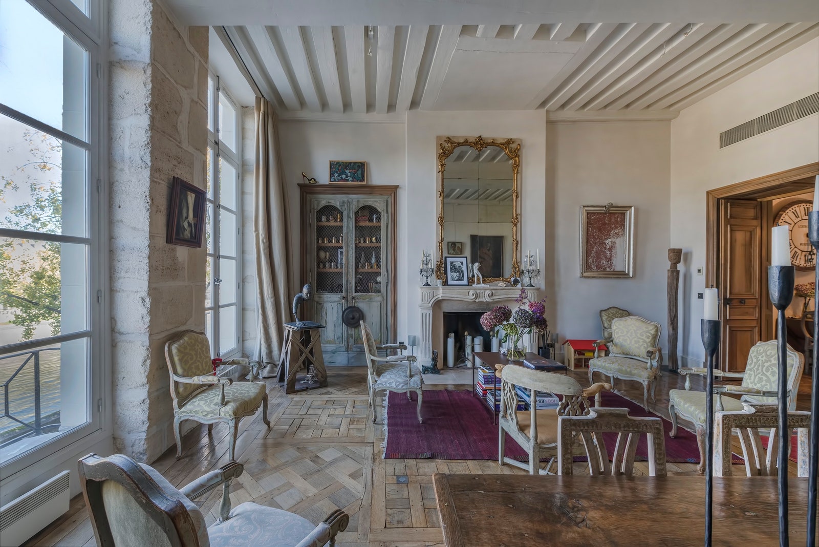 À vendre, un hôtel particulier de 676 m² sur l’île Saint-Louis | AD Magazine-1