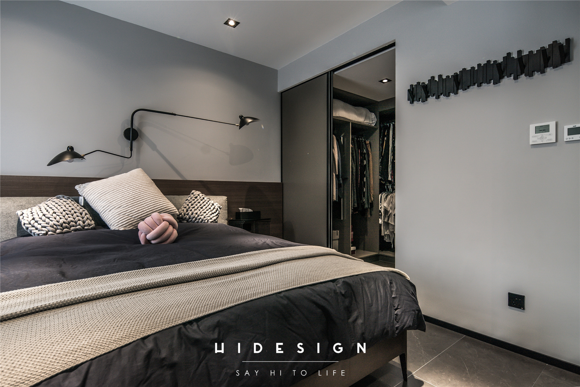 深色工业风重塑阿斯加德,功能分区打造年轻夫妻理想居所-26