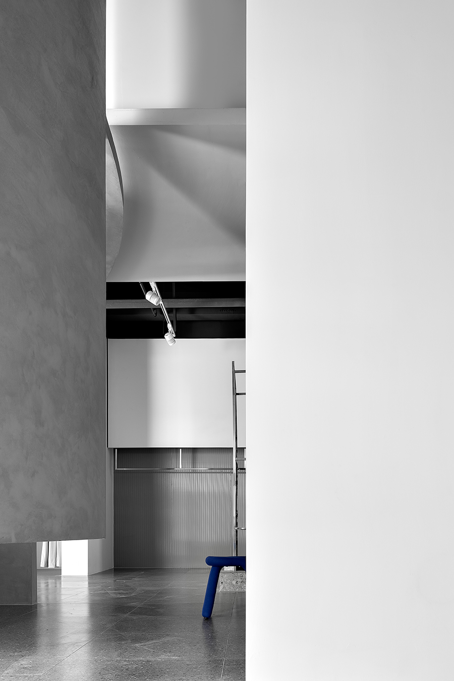 电影胶片般的动态感服饰店设计丨中国苏州丨苏州市不止设计顾问有限公司-24