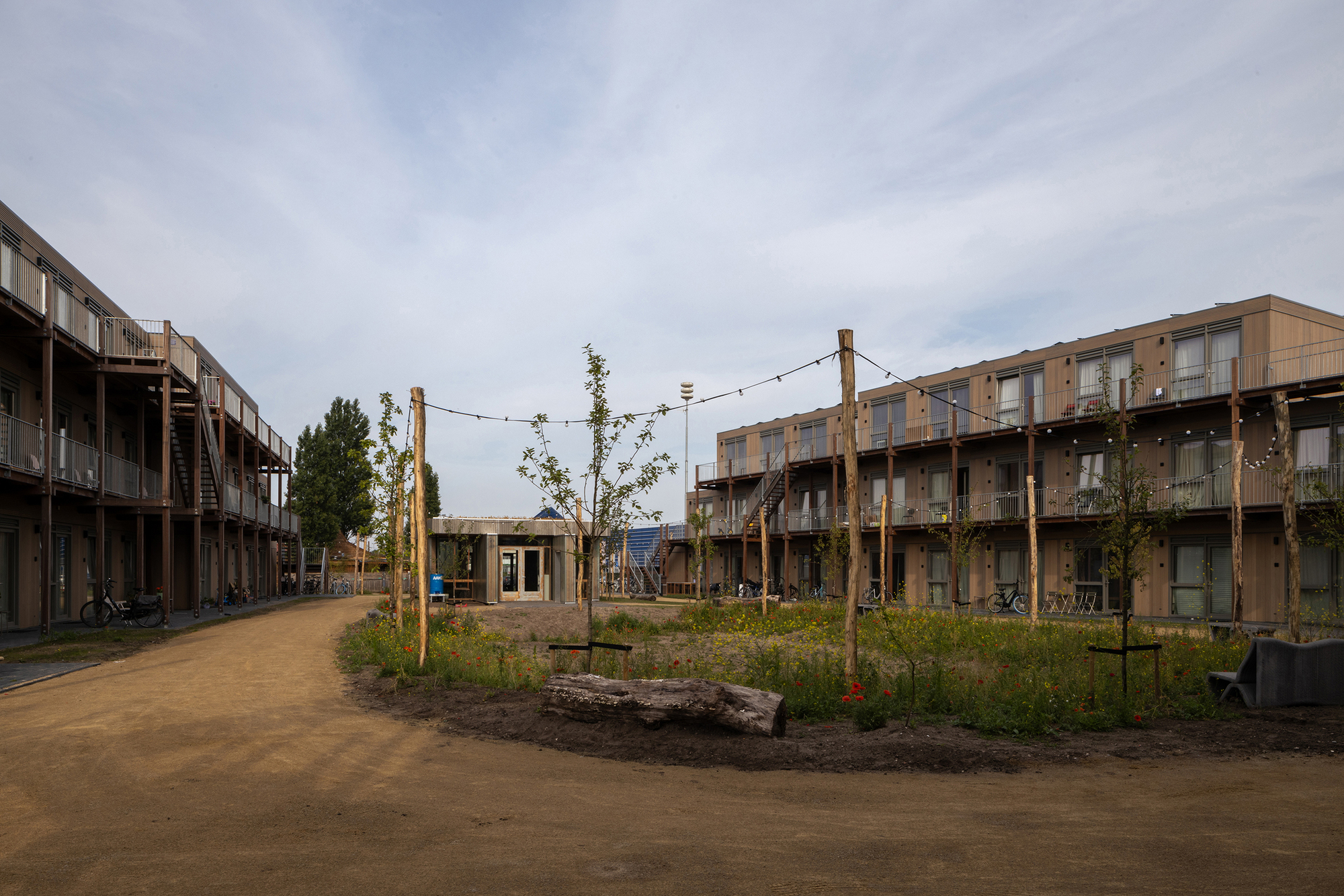 Circular Living Room and Temporary Housing / VLOT architecten-13