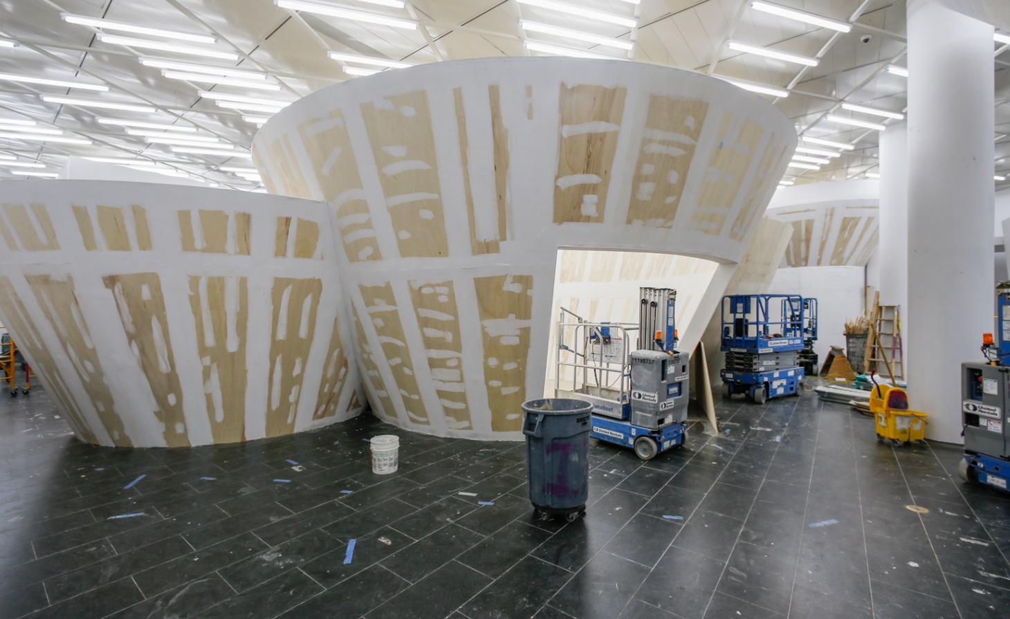 川久保玲的"衣服/不穿衣服"展览 | 打破边界，探索时尚新定义-26