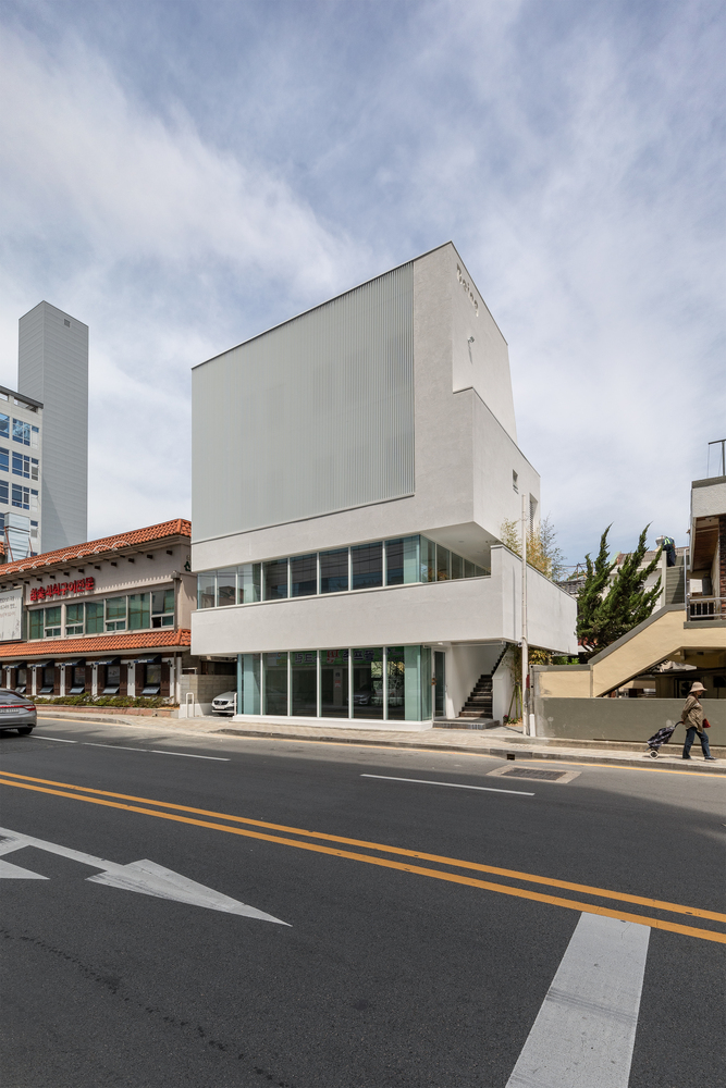 存在；是；处于-40