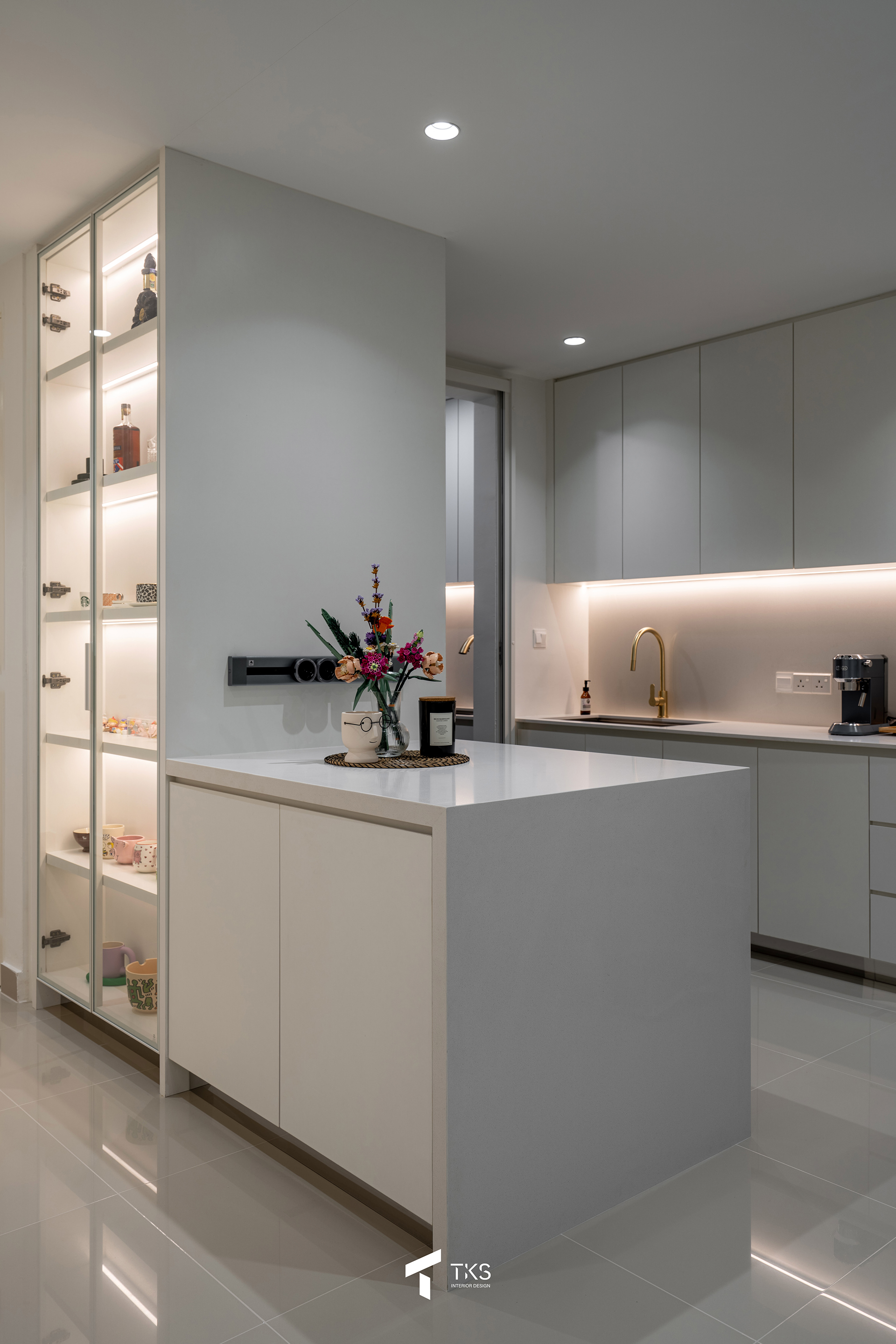 "Streamlined Contemporary French Design" @ EAST PARC-32