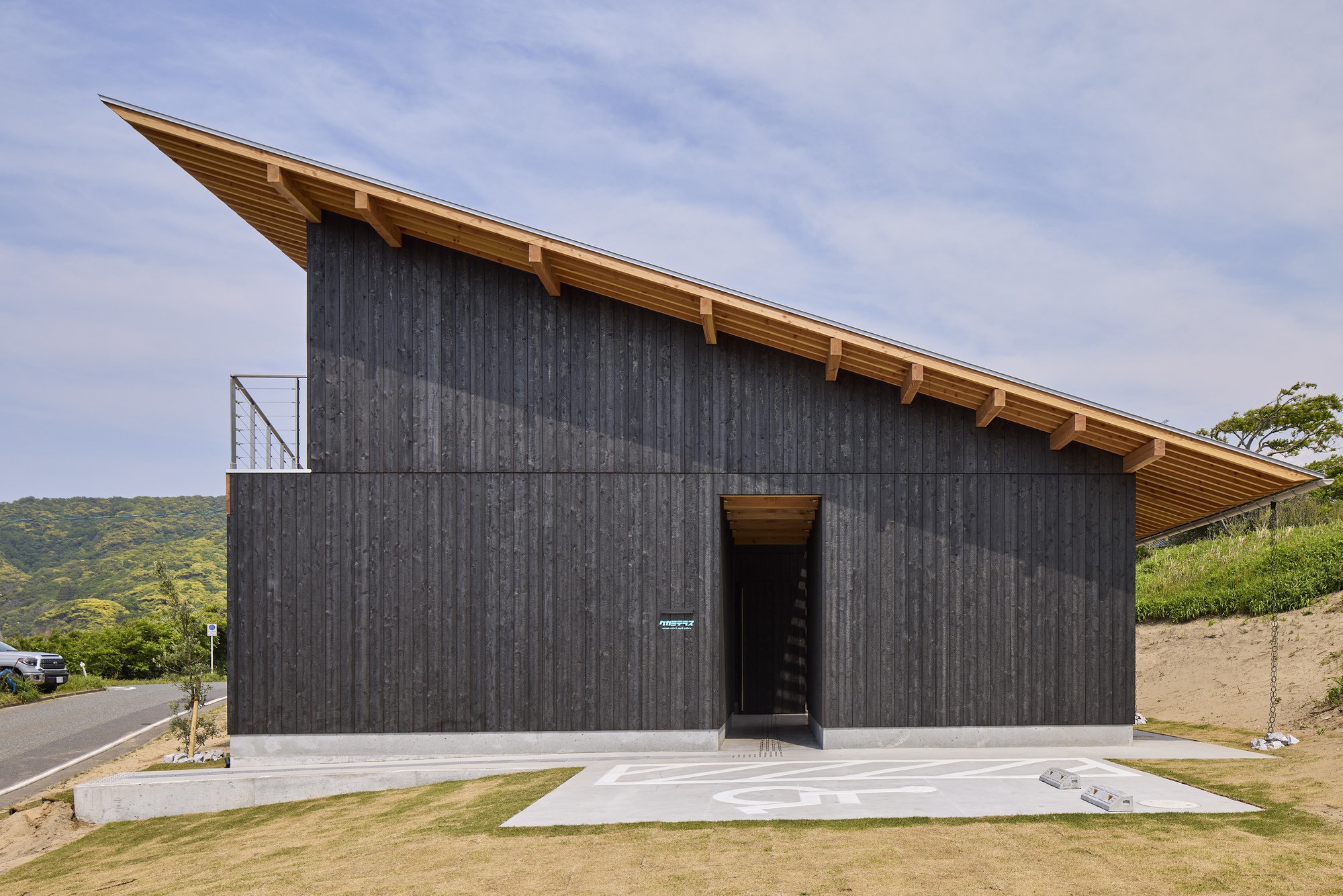 Kugami Terrace Sunset Cafe and Small Gallery / REPLUS Co.,Ltd-15