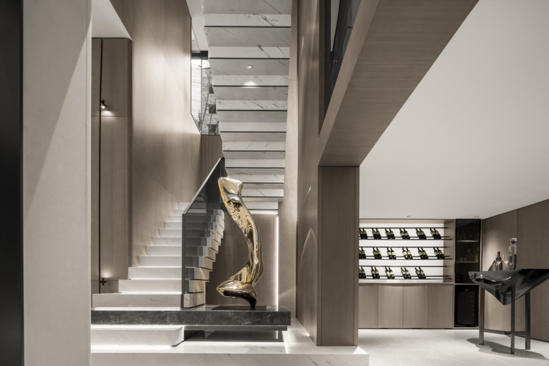 归本真的温暖木色别墅设计-38