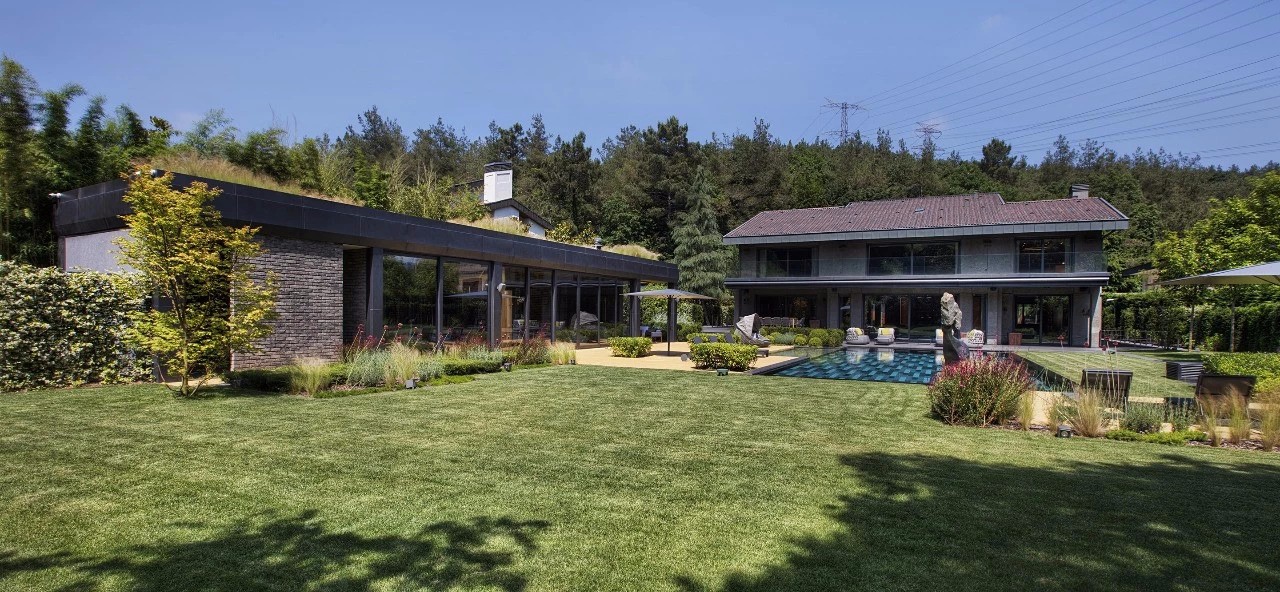 一家 4 口丨住 1700m² 艺术大宅-11