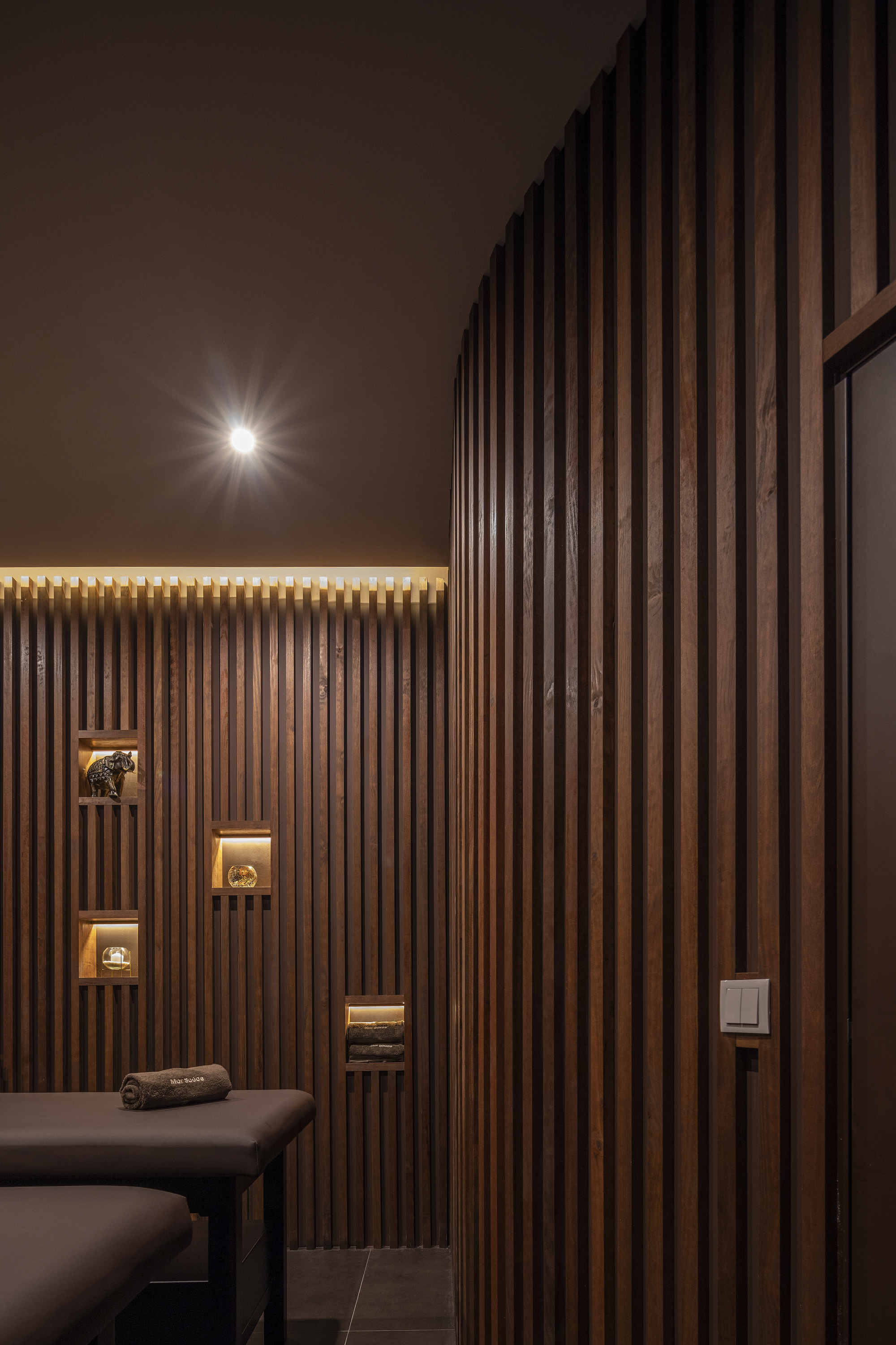 Physiotherapy Clinic / Hinterland Architecture Studio-50