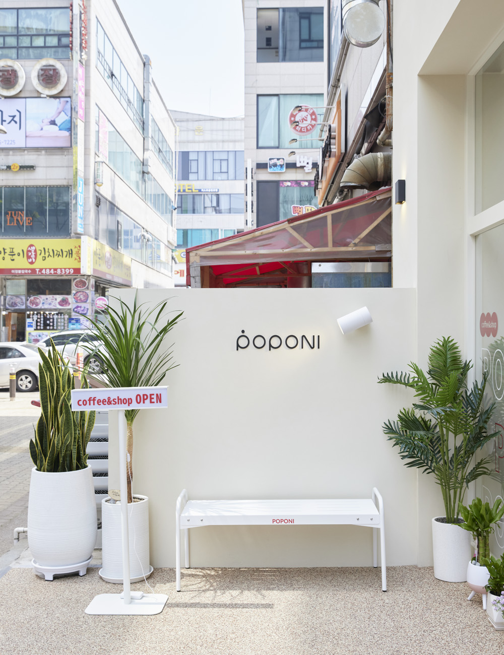 白色梦幻咖啡厅 | 31 平米的极简艺术空间-21